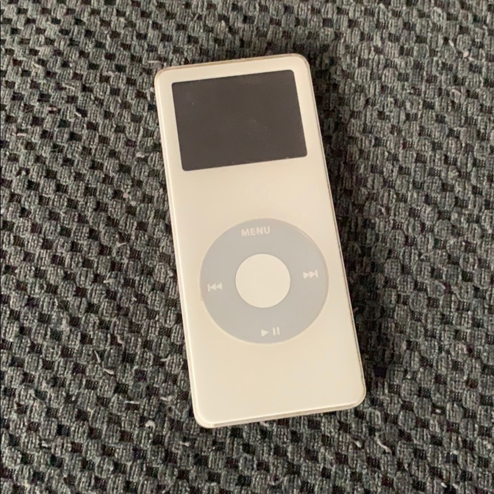 OLDSCHOOL IPOD NANO!